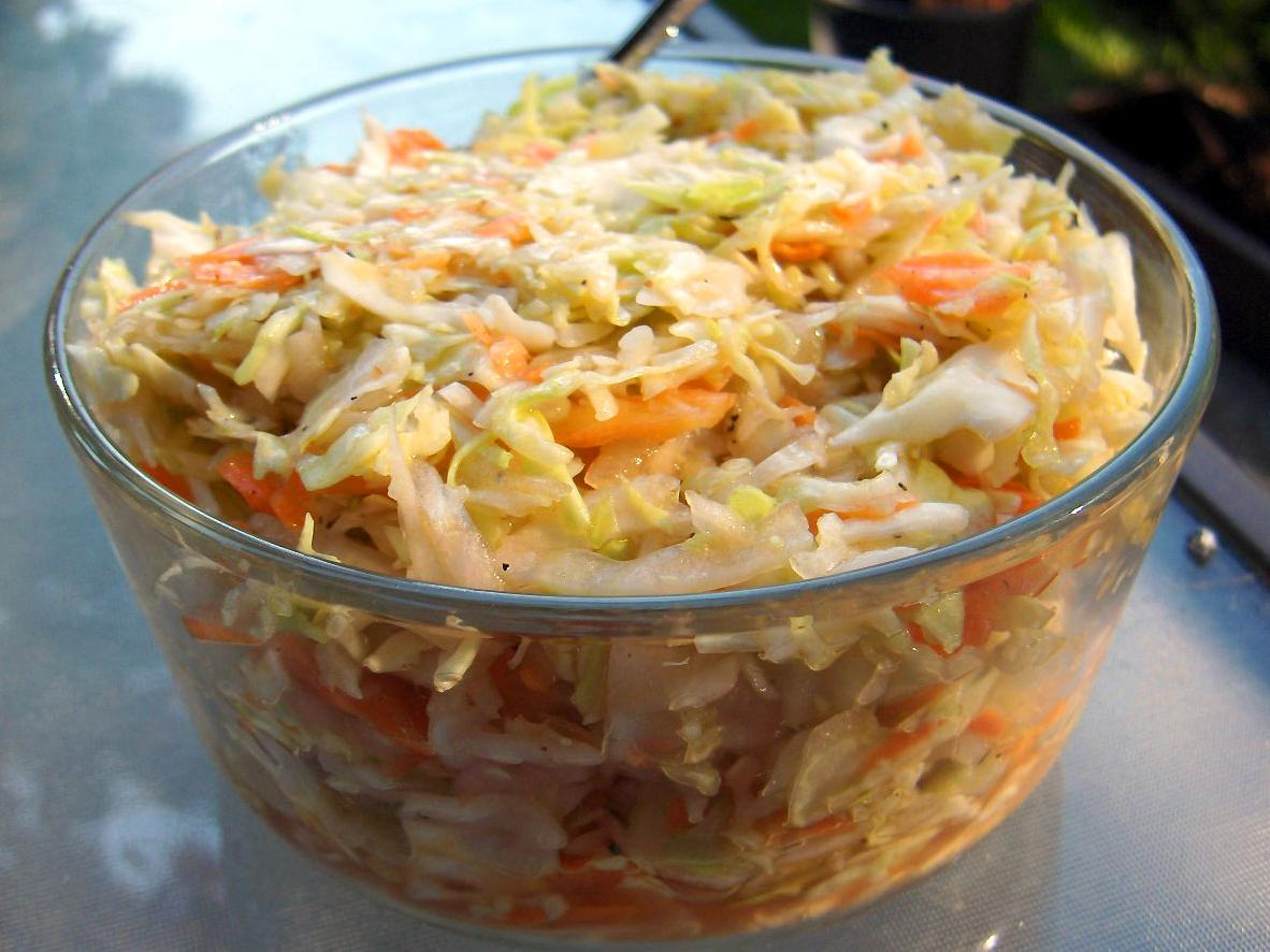  A bowl of tangy goodness: Turkish Cabbage Salad