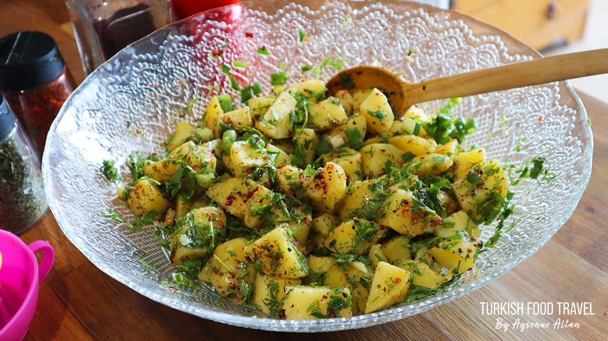  A colorful and satisfyingly simple Turkish potato salad.