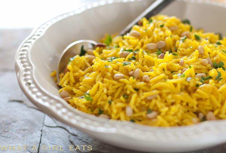  A dollop of yogurt and a sprinkle of herbs add the perfect finishing touch to this fragrant and flavorful rice dish.
