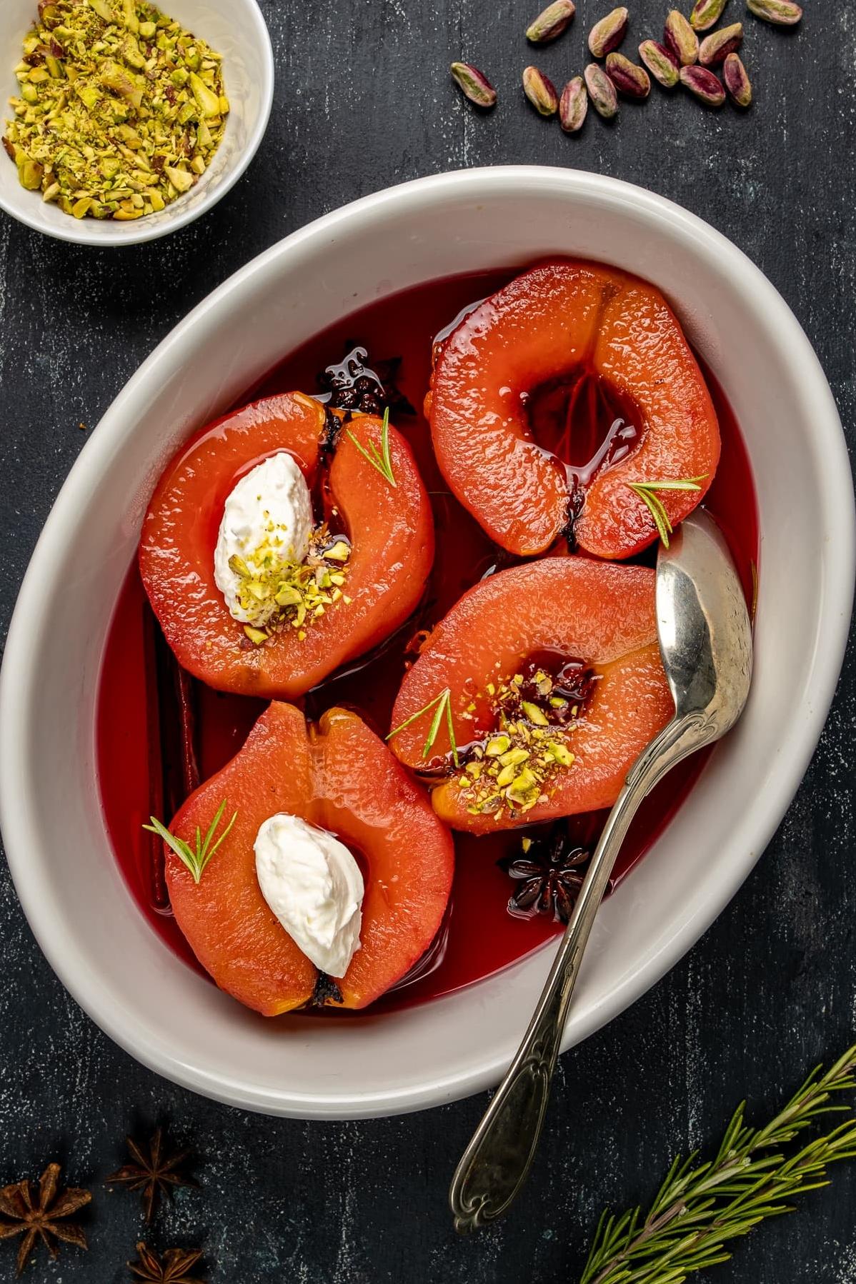  A golden-hued quince dessert with creamy decadence.