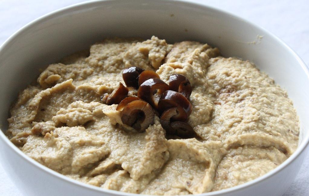  A match made in heaven: black olives and hummus!