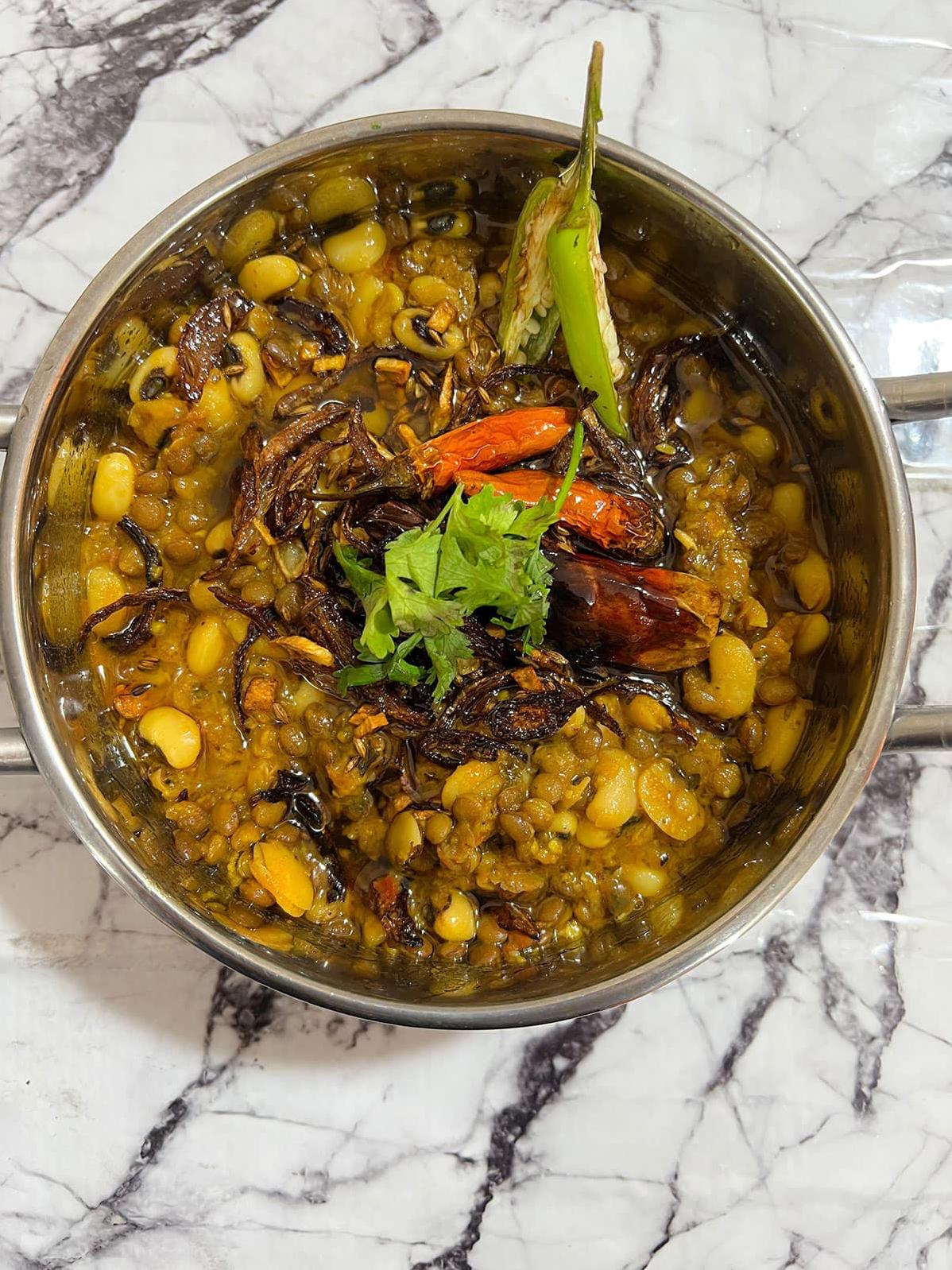  A mouth-watering bowl of Black Eyed Pea and Brown Lentil Pineapple Curry.