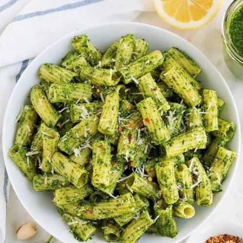  All you need are a few simple ingredients to make this pistachio pesto shine. 🌟