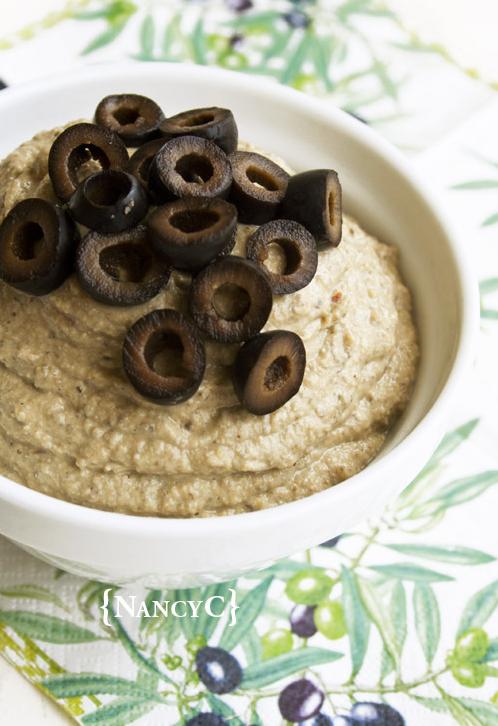  Can you handle this deliciousness? #blackolivehummus