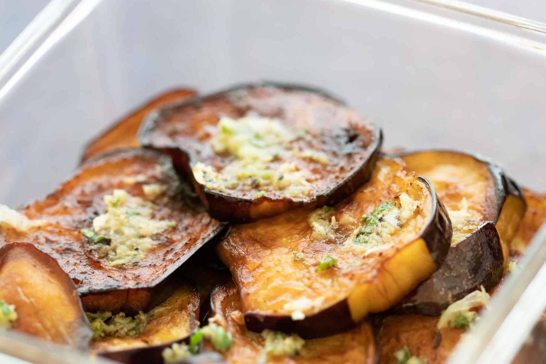  Dive into the rich flavors of Egyptian cuisine with this delicious eggplant dish.