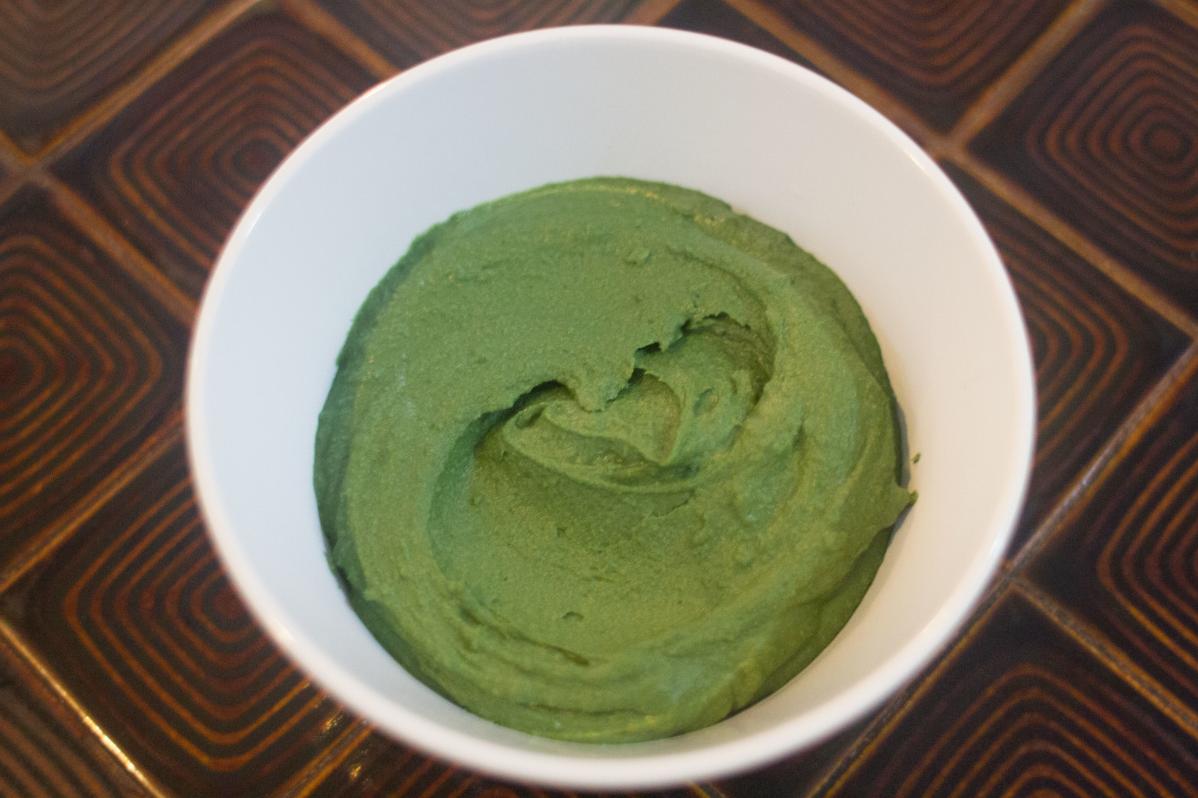  Dive into this vibrant and flavorful green hummus.