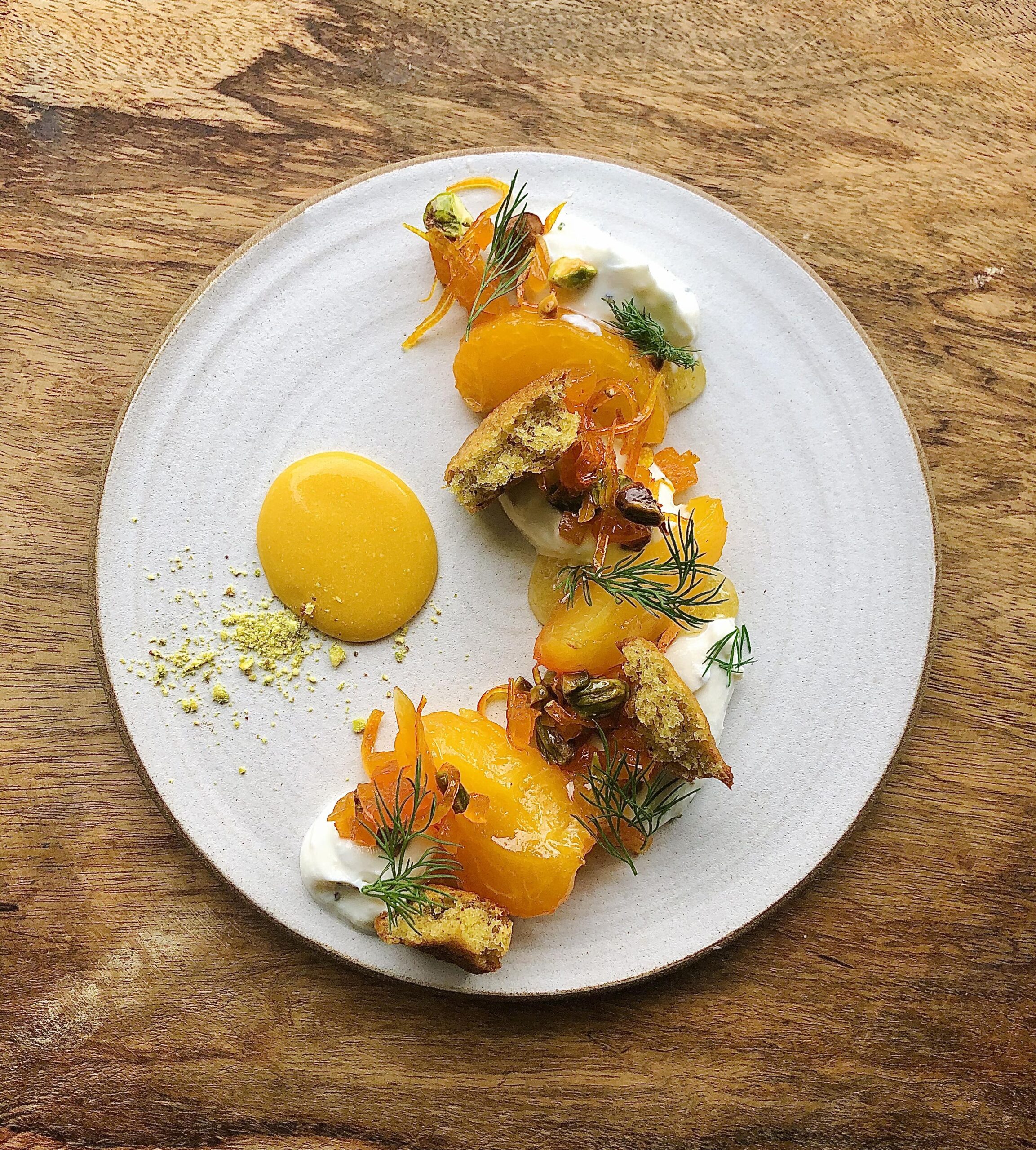  Fancy yet effortless: Apricots with Pistachio Praline