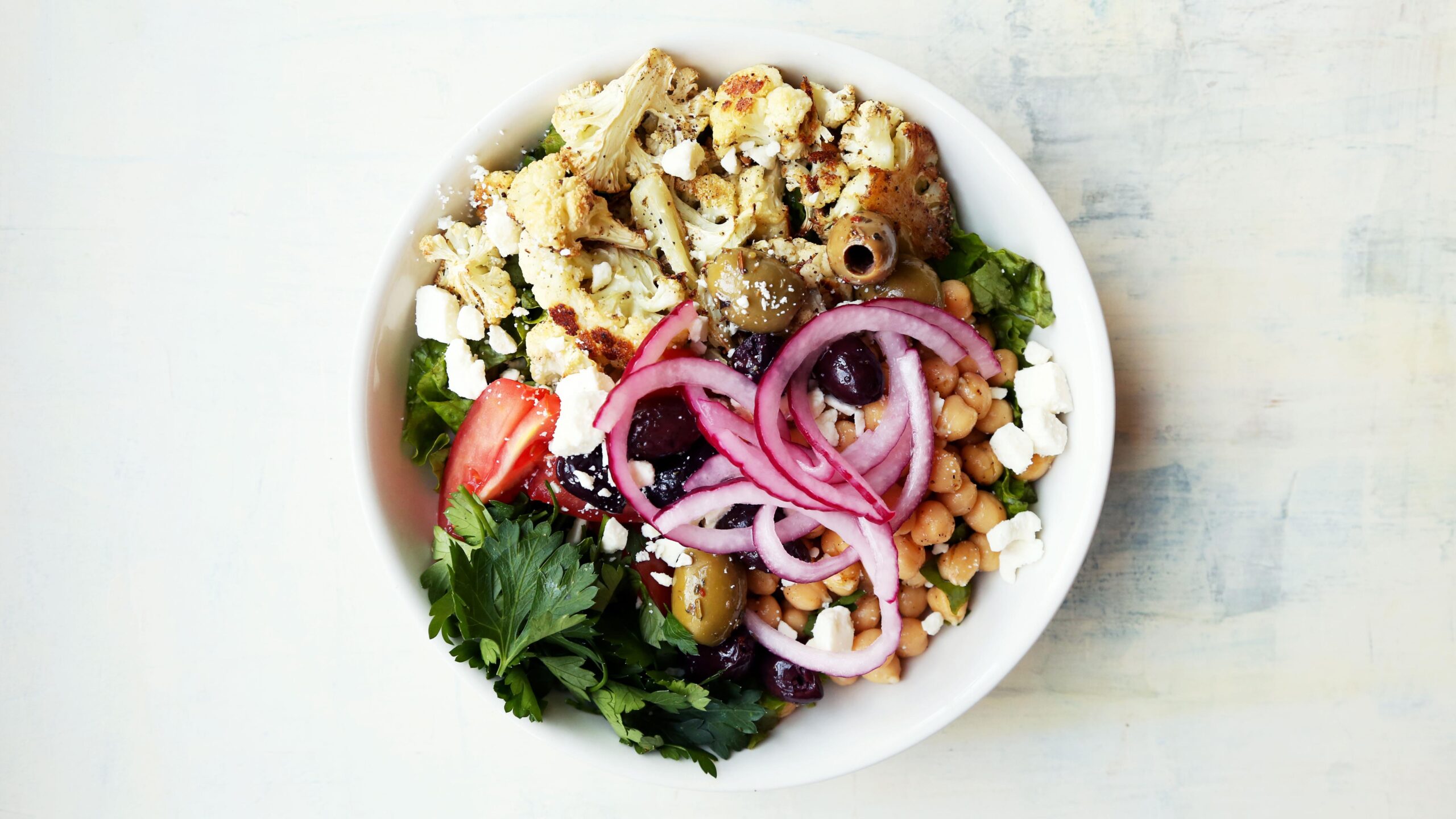  Feeling healthy and satisfied with every bite of this sweet cauliflower tahini bowl!