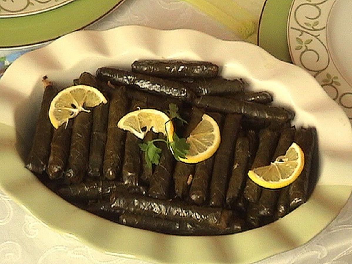  Fresh, tangy and savory flavors harmoniously blend in this dolma dish.