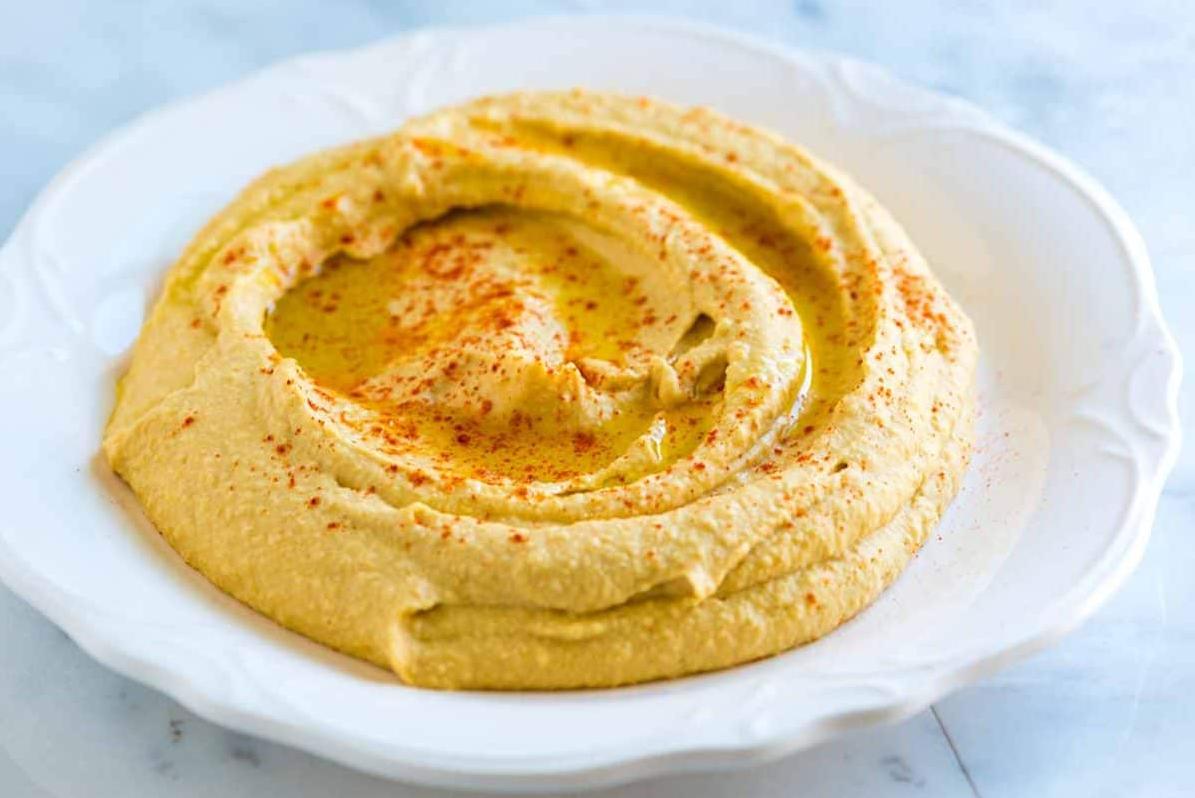  Impress your friends with this homemade hummus - they'll be begging for the recipe!
