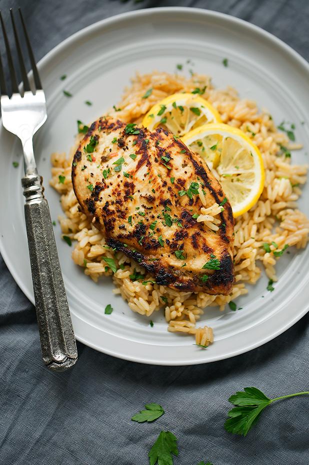  Juicy chicken thighs with tender rice and bold Mediterranean flavors make this one-pan meal a showstopper!