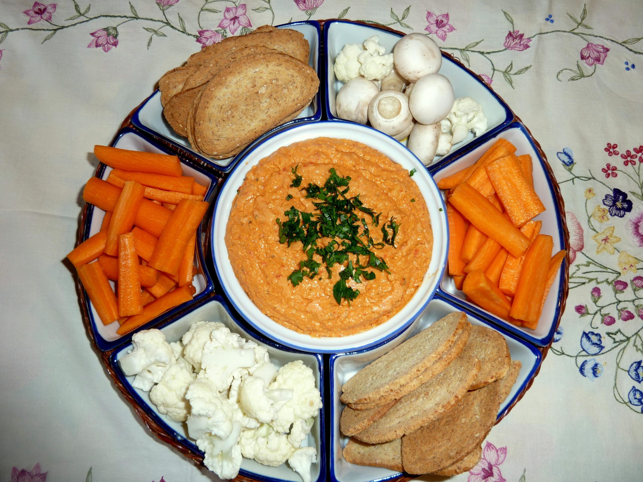  Spice up your snacking routine with this roasted red pepper hummus!