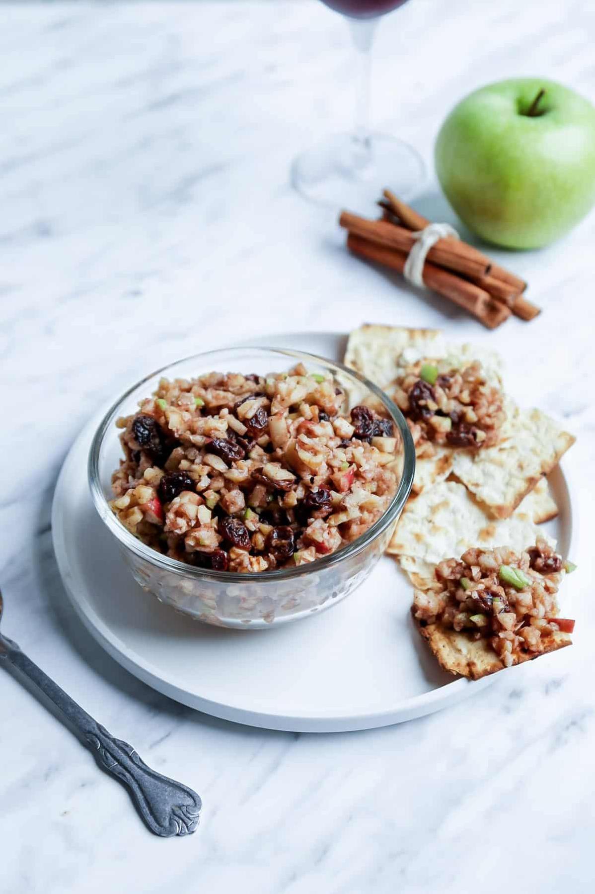  The combination of crisp apples, dried cherries, and crunchy walnuts create a satisfying crunch with every bite.