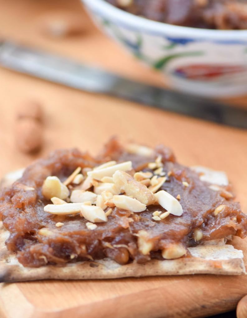  The combination of dates, nuts and spices creates a rich and aromatic sensation.