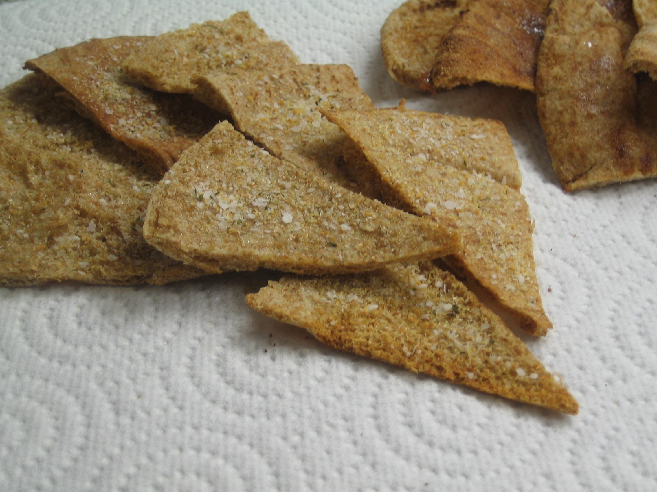  Watch your favorite movie with a bowl of these crunchy pita chips